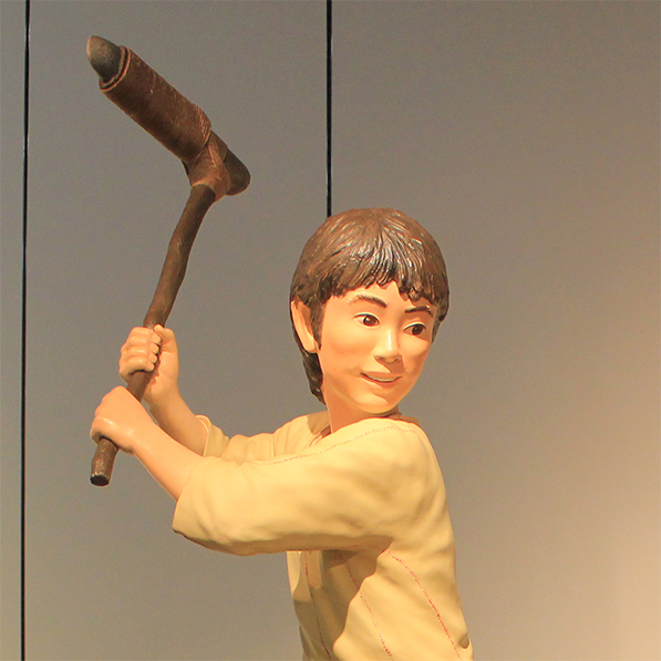 木を切る